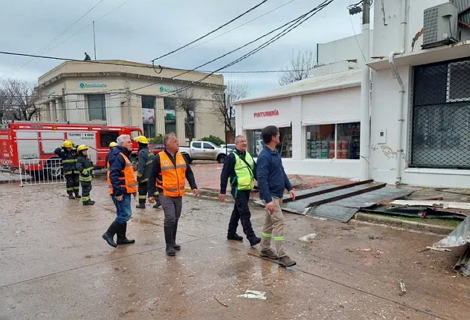 Fuerte temporal en Las Rosas y San Genaro: 53 viviendas afectadas, techos volados y daños en una escuela.